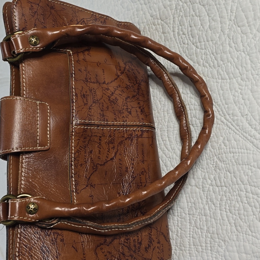Luxury Boutique Description — Patricia Nash Map-Print Leather Shoulder Bag - Picture 4 of 10